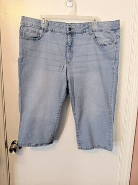 Chaps Plus Size 20W Light Wash Denim Capri Cropped Jeans Stretch